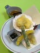 帆立と初夏野菜の天ぷら　あおさのつゆで