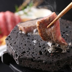 サーロイン「和牛熔岩石炙り焼き」
料理写真はイメージです。