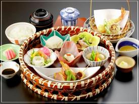 おすすめの【花かご御膳】です