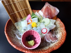 白いか本来の濃厚な甘味と旨味、
柔らかくコリコリした食感を楽しめます。