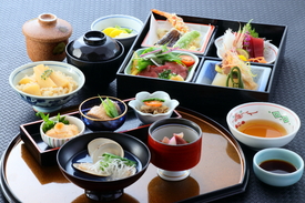 【昼限定 要予約】おもてなし御膳
一の膳・二の膳とご提供させて頂きます。