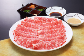 当店自慢のしゃぶしゃぶを特製胡麻だれで。
とろける美味しさをお楽しみ下さい。　