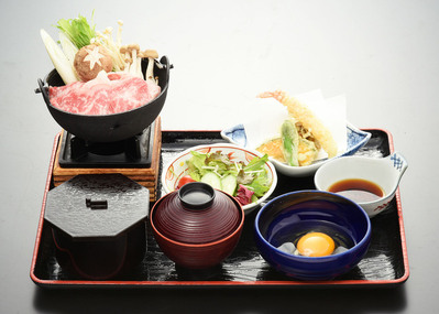 国産牛と自家製の割下は相性抜群「すき焼き御膳」
